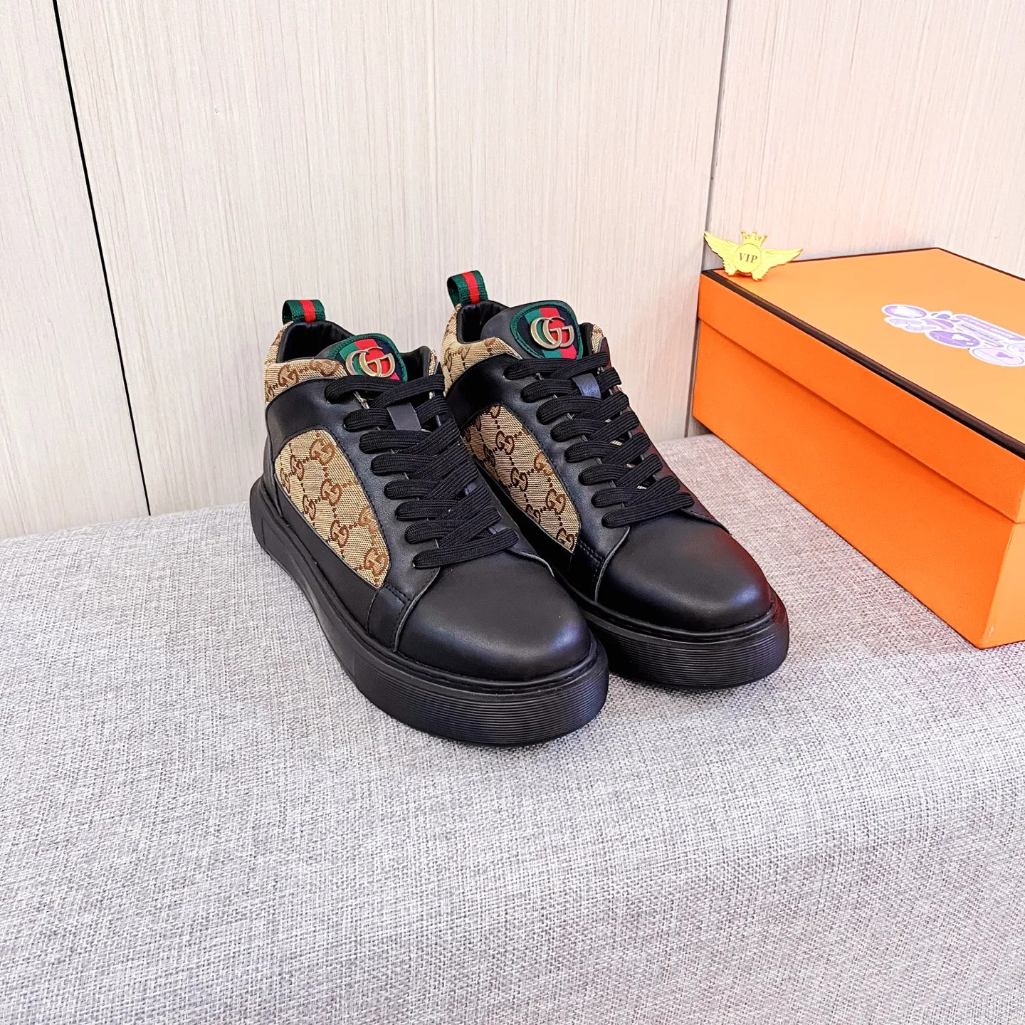 🚘🚘Factory batch 460💰[LV]🔥Louis Vuitton, a high-end men's shoe brand, official website 1:1 latest masterpiece: the upper is made of first-layer cowhide imported from Italy with a comfortable and breathable lining➕original non-slip and wear-resistant outsole🔥, making walking more convenient and comfortable! An exclusive new model, a stunning work, a beautiful 1:1 replica [color] compared to the official quality! Create a fashionable personality to set off your uniqueness! A must-have for trendy men! Classic 🔥Size: 38-44 Color: 🔥 2⃣️colors available🔥.